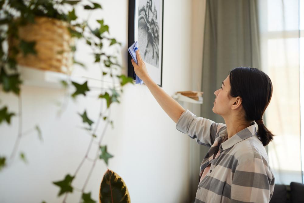 cleaning picture frames