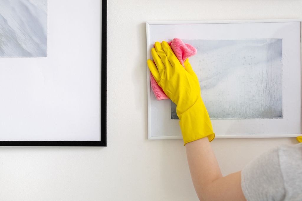 cleaning your picture frames