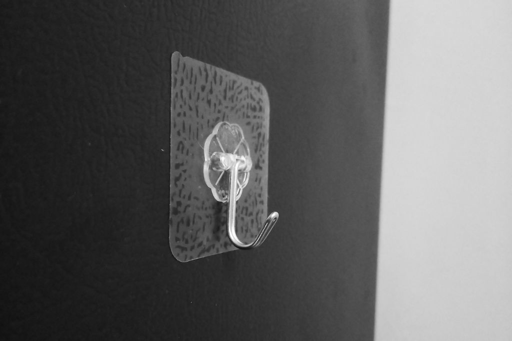 adhesive hooks for hanging picture frames